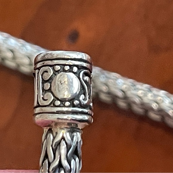 Elegant Silver Necklace with Gem Accents - Picture 8 of 10